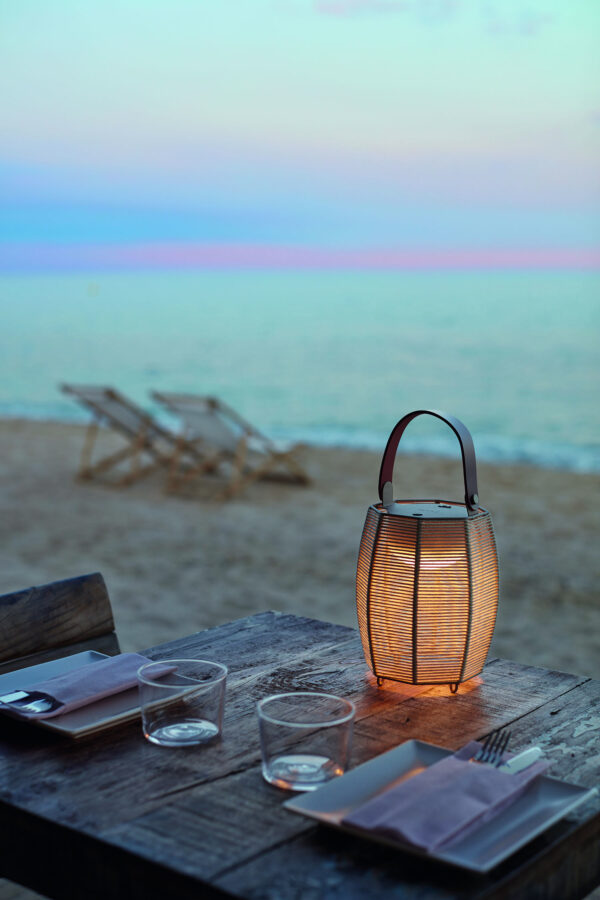Lampe à poser Tanit en coton par Gonzalo Milà x Bover