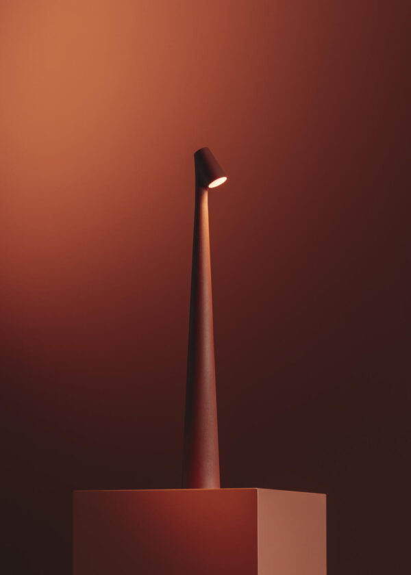 Lampe portable Africa en aluminium par Ichiro Francisco Gomez Paz x Vibia