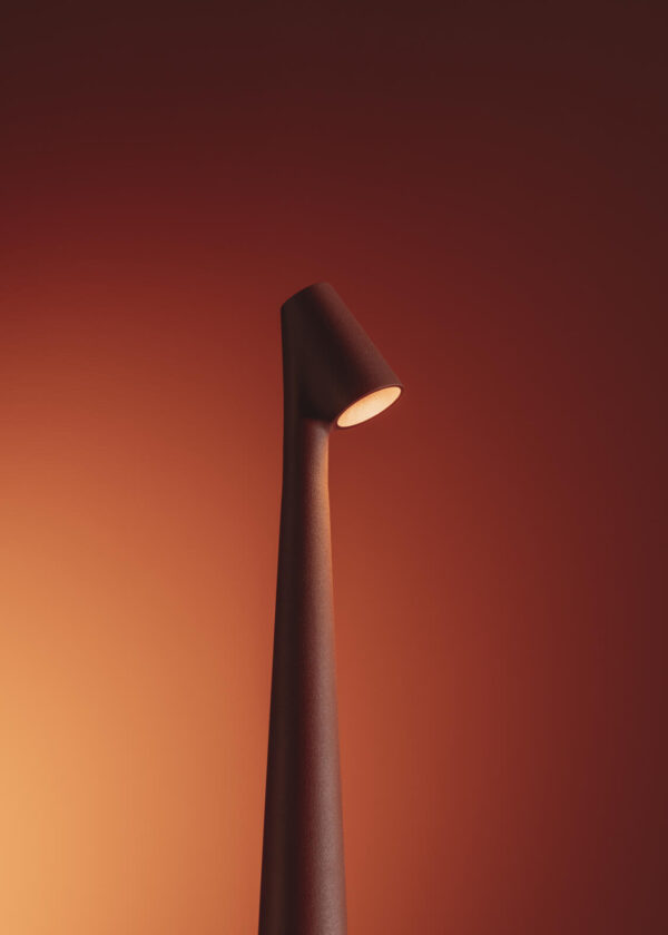 Lampe portable Africa en aluminium par Ichiro Francisco Gomez Paz x Vibia