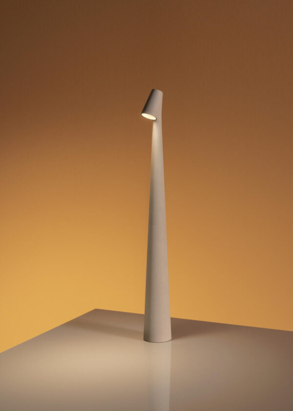 Lampe portable Africa en aluminium par Ichiro Francisco Gomez Paz x Vibia