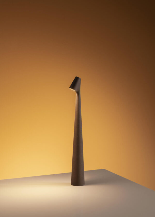 Lampe portable Africa en aluminium par Ichiro Francisco Gomez Paz x Vibia