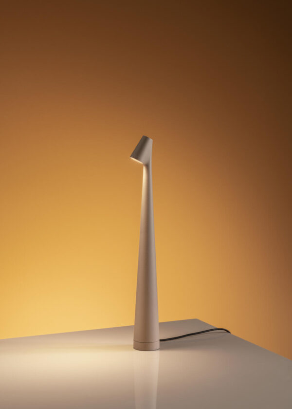 Lampe portable Africa en aluminium par Ichiro Francisco Gomez Paz x Vibia