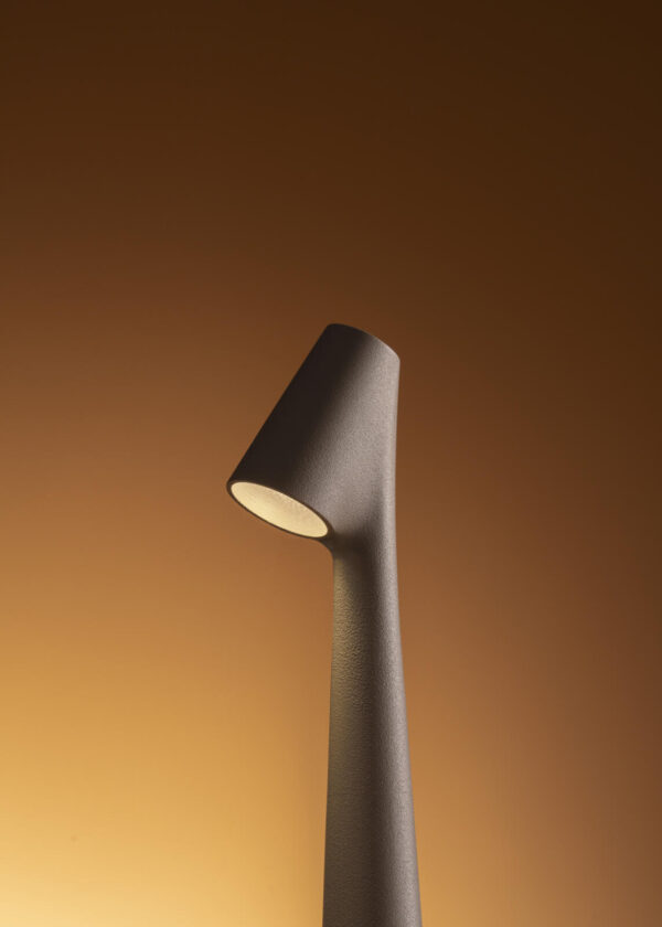 Lampe portable Africa en aluminium par Ichiro Francisco Gomez Paz x Vibia