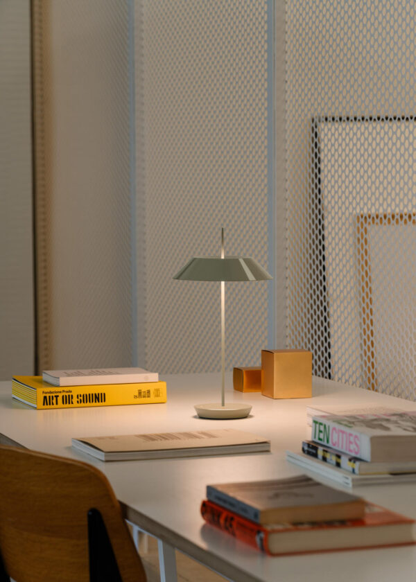 Lampe portable Mayfair Mini en polycarbonate par Diego Fortunato x Vibia