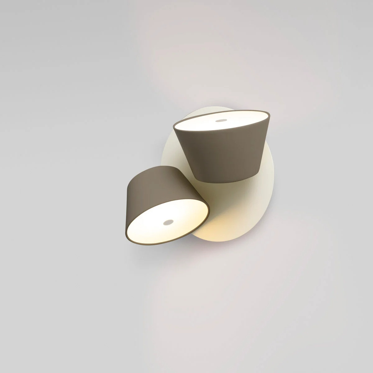 Applique murale Tam Tam A2 avec abat-jour orientable par Fabien Dumas - Marset