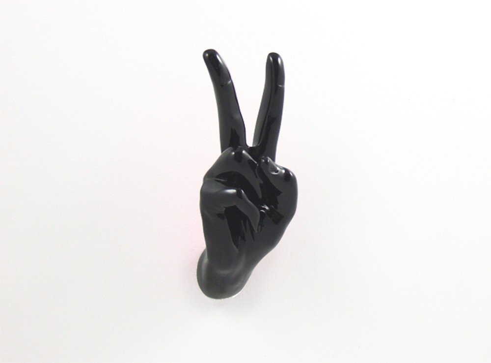 Patère originale et design Hand Job Peace par Thelermont Hupton