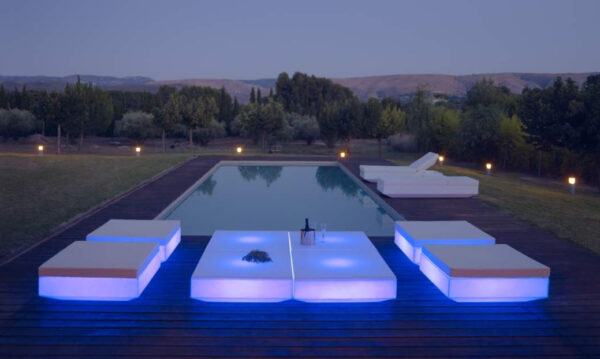 Pouf carré Vela en polyéthylène par Ramón Esteve x Vondom