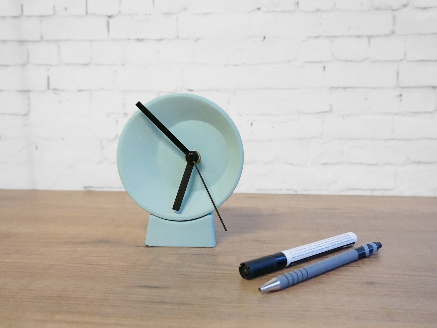 Horloge modulable Off center clock en céramique