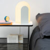 Lampe à poser Cemi 01 en acier laqué par Presse citron studio