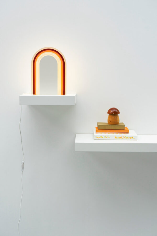 Lampe à poser Cemi 02 en acier laqué par Presse citron studio