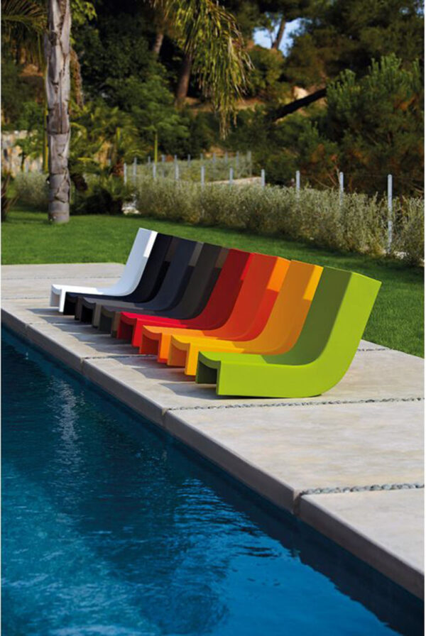 Chaise longue à bascule Twist en polyéthylène par  Prospero Rasulo x SLIDE Studio