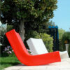Chaise longue à bascule Twist en polyéthylène par  Prospero Rasulo x SLIDE Studio
