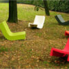 Chaise longue à bascule Twist en polyéthylène par  Prospero Rasulo x SLIDE Studio