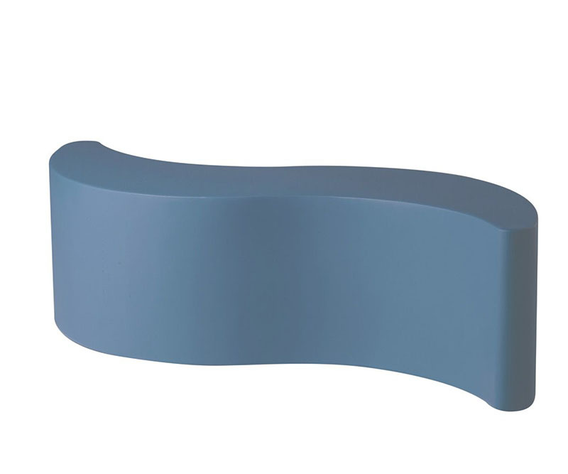 Banc Wave en polyéthylène par Giò Colonna Romano x SLIDE Studio