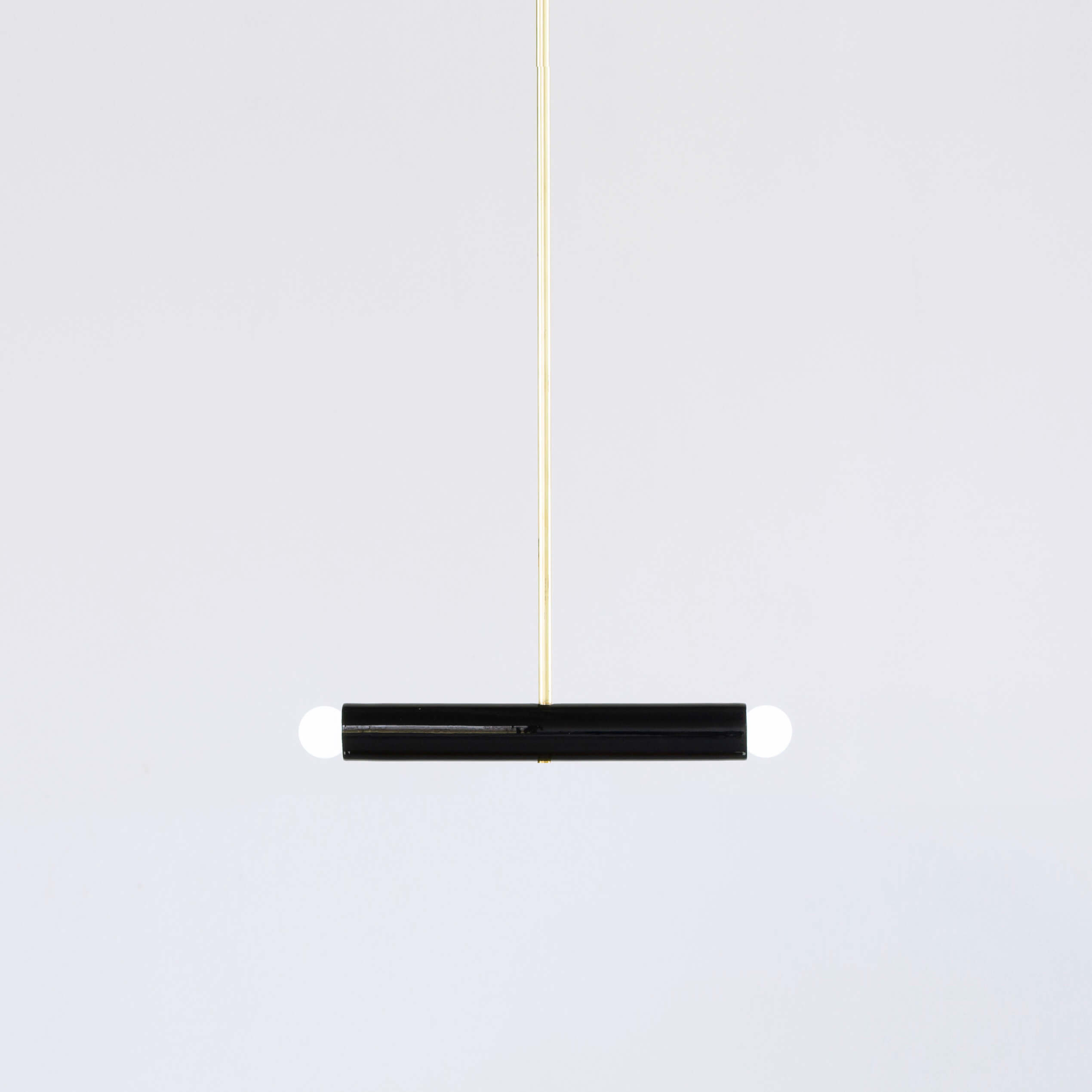 Suspension TRN light A2 en céramique et laiton par Magda Jurek