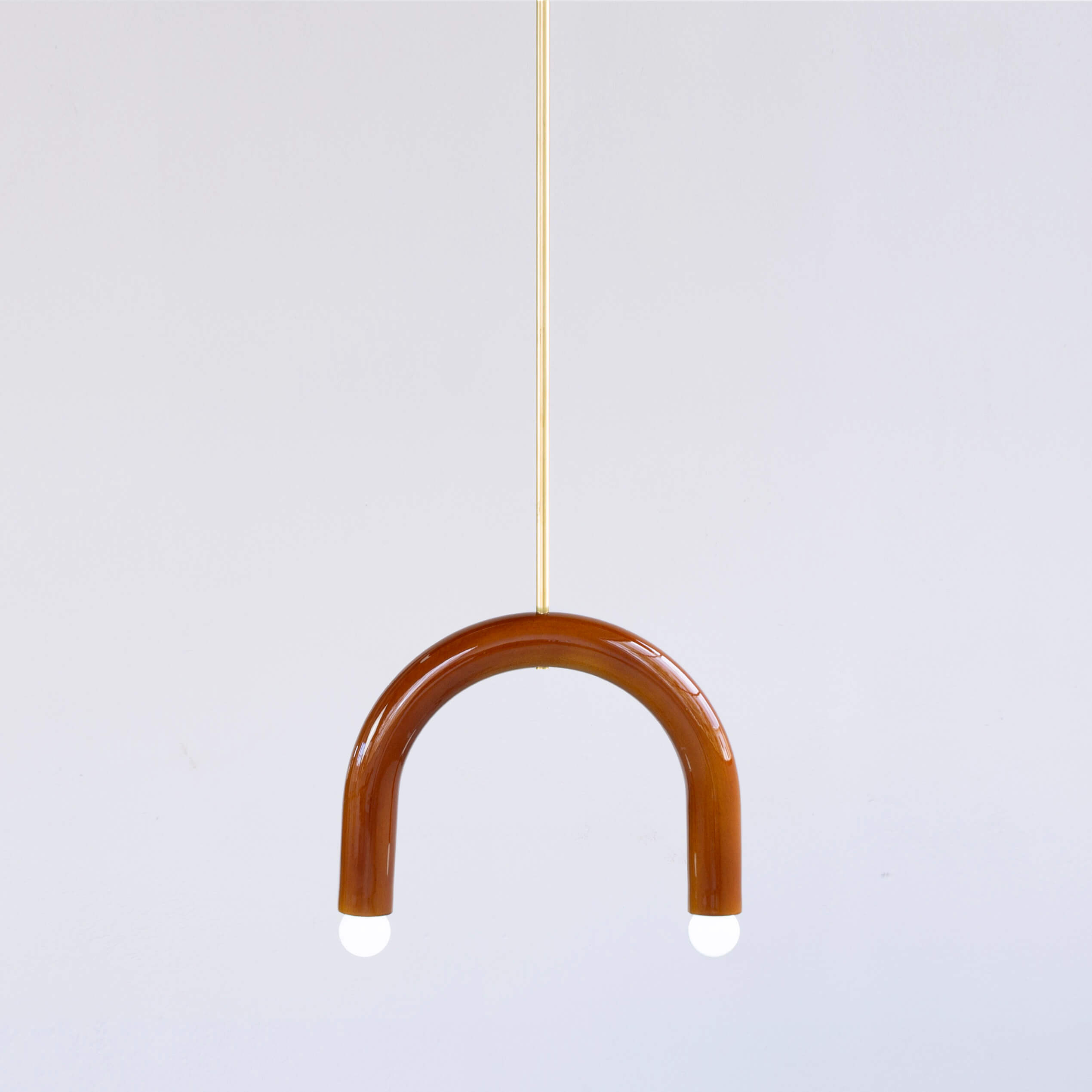 Suspension TRN light B1 en céramique et laiton par Magda Jurek