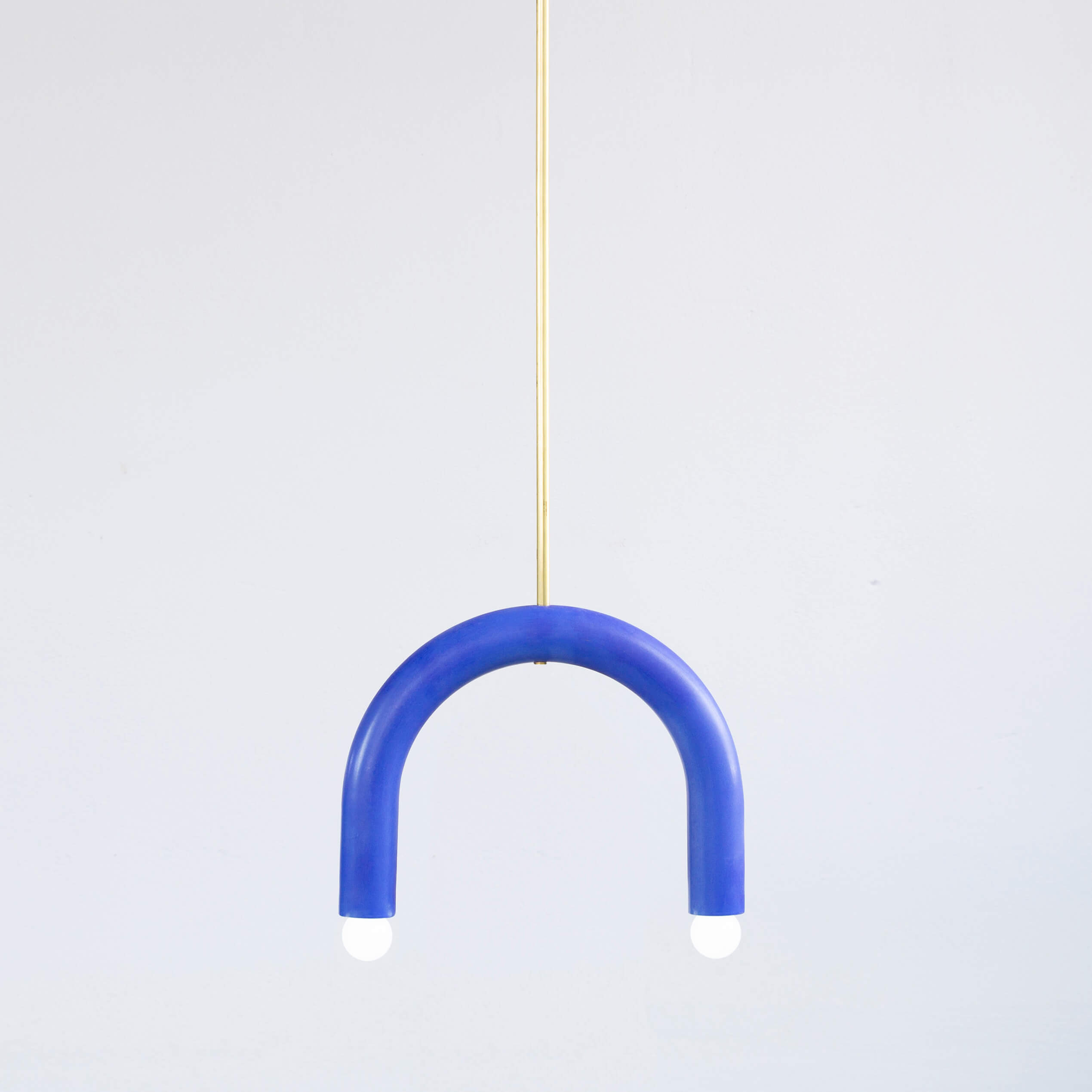 Suspension TRN light B1 en céramique et laiton par Magda Jurek