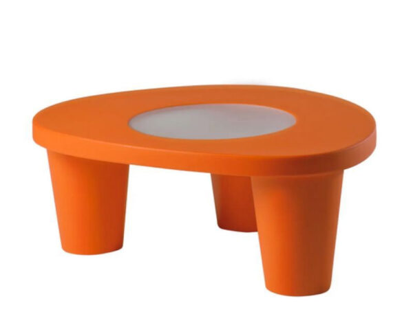 Table basse Low Lita en polyéthylène par Paola Navone x SLIDE Studio