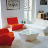 Table basse Kami Ni en polyéthylène par Marc Sadler x SLIDE Studio