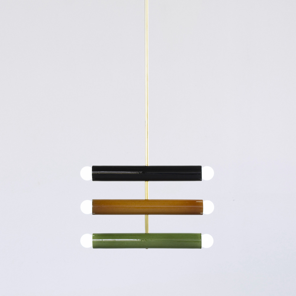 Suspension TRN light C4 en céramique et laiton par Magda Jurek