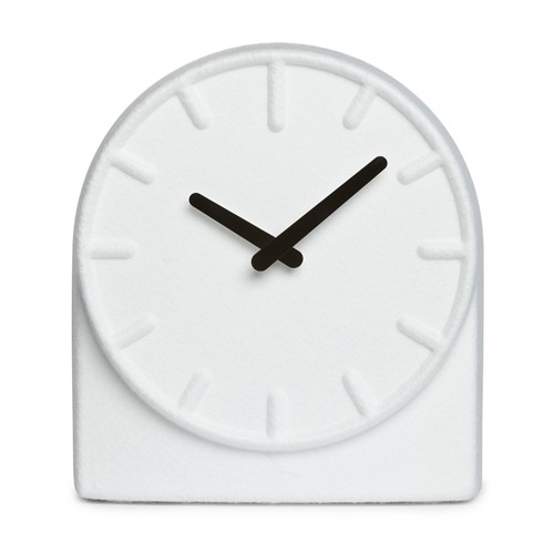 Horloge de table design Felt two blanc par Sebastian Herkner