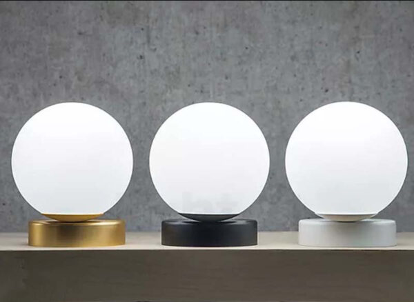 Lampe à poser Lumi par Roberto Giacomucci x Marchetti