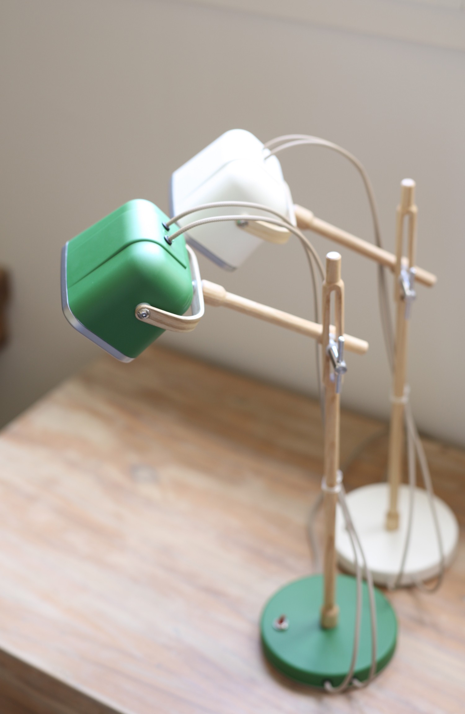 Lampe à poser vintage MOB en bois par Swabdesign