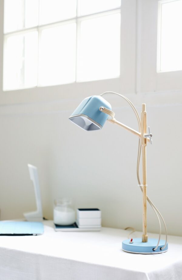 Lampe à poser vintage MOB en bois par Swabdesign