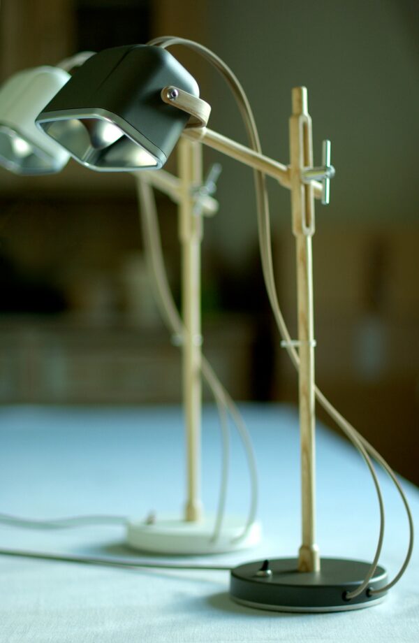 Lampe à poser vintage MOB en bois par Swabdesign