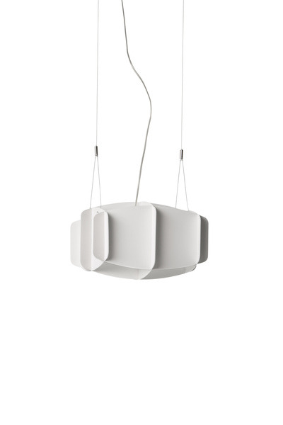 Suspension Ristikko avec base en contreplaqué de bouleau au design contemporain par Pilke Lights
