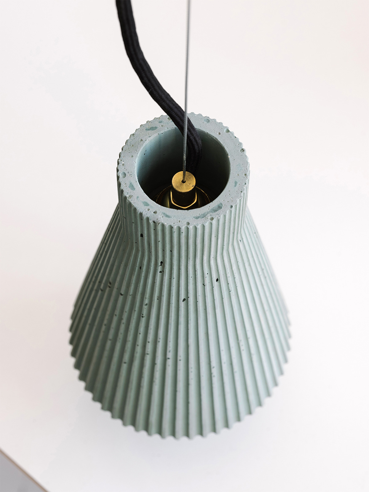 Suspension S1 en béton par Stefan Gant x Gant Lights