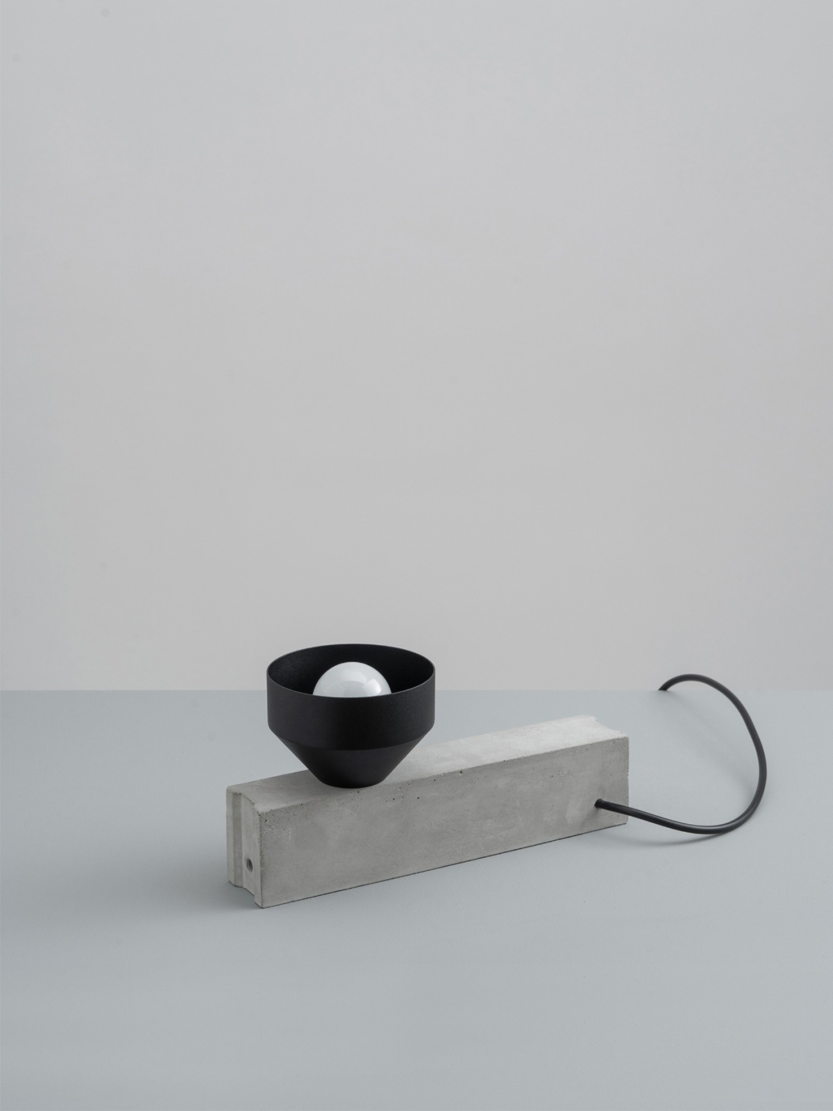 Lampe à poser BLOC en béton par +kouple x Gant Lights