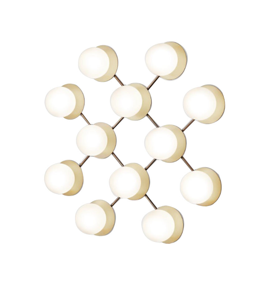 Applique Liila base en métal nordique avec abat-jour en verre soufflé Opal blanc au design contemporain par Sofie Refer x Nuura