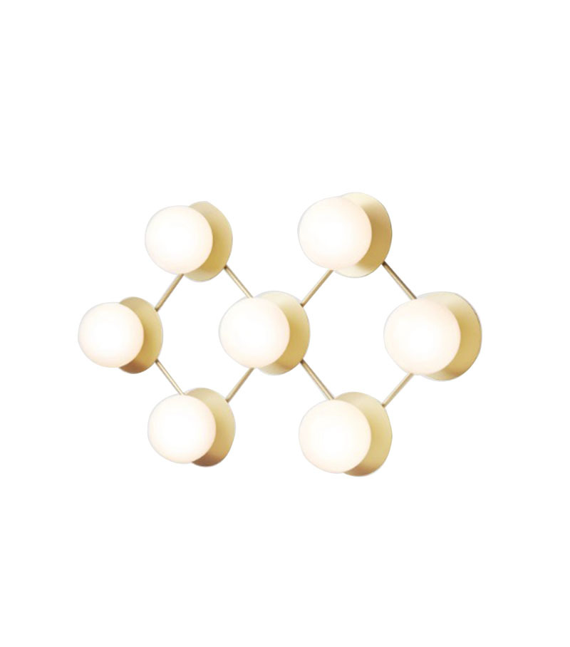 Applique Liila base en métal nordique avec abat-jour en verre soufflé Opal blanc au design contemporain par Sofie Refer x Nuura