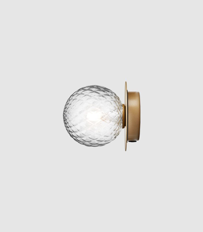 Applique Liila 1 base en métal nordique en verre soufflé Optic Clear au design contemporain par Sofie Refer x Nuura