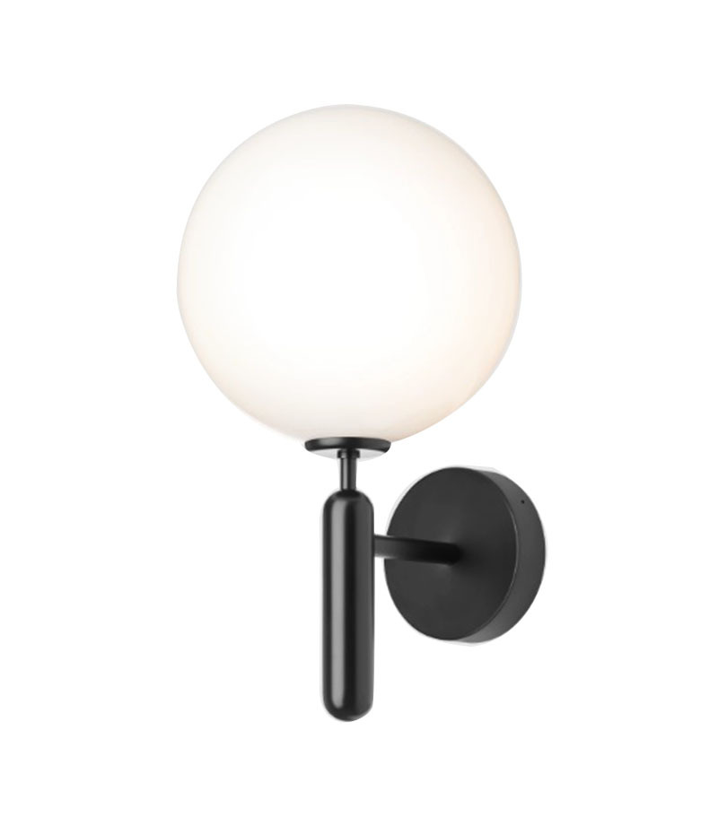 Applique extérieur Miira base en métal avec abat-jour en verre opale au design contemporain par Sofie Refer x Nuura