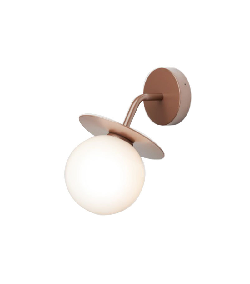 Applique extérieure Liila base en métal avec abat-jour en verre Opal blanc au design contemporain par Sofie Refer x Nuura