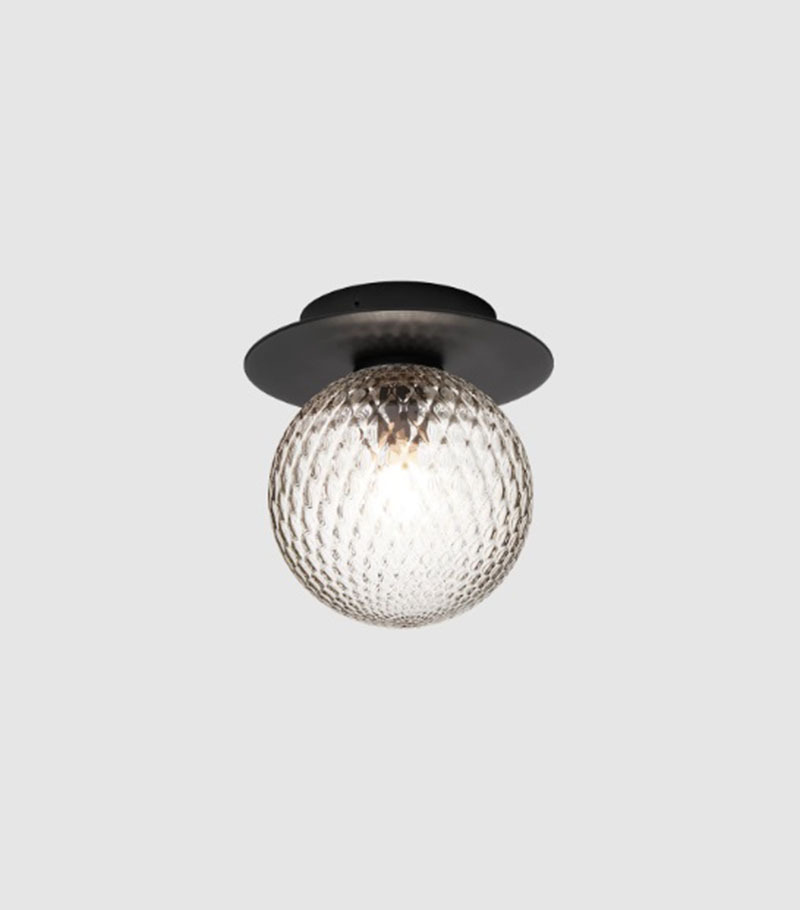 Applique extérieure Liila 1 base en métal avec abat-jour en verre Optic Clear au design contemporain par Sofie Refer x Nuura