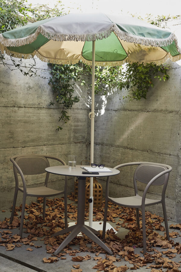 Parasol Toscana en aluminium au design contemporain par Ezpeleta