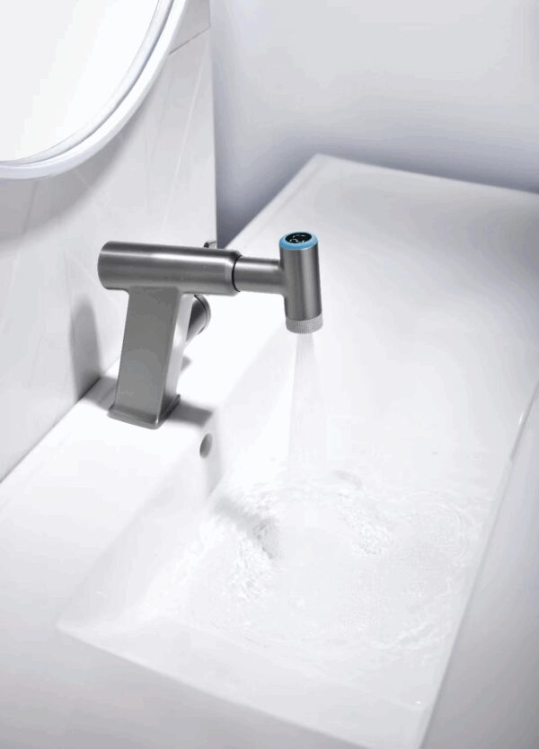 Robinetterie de salle de bain Louane thermostatique à affichage LED avec pulvérisateur extractible par Pavao Studio