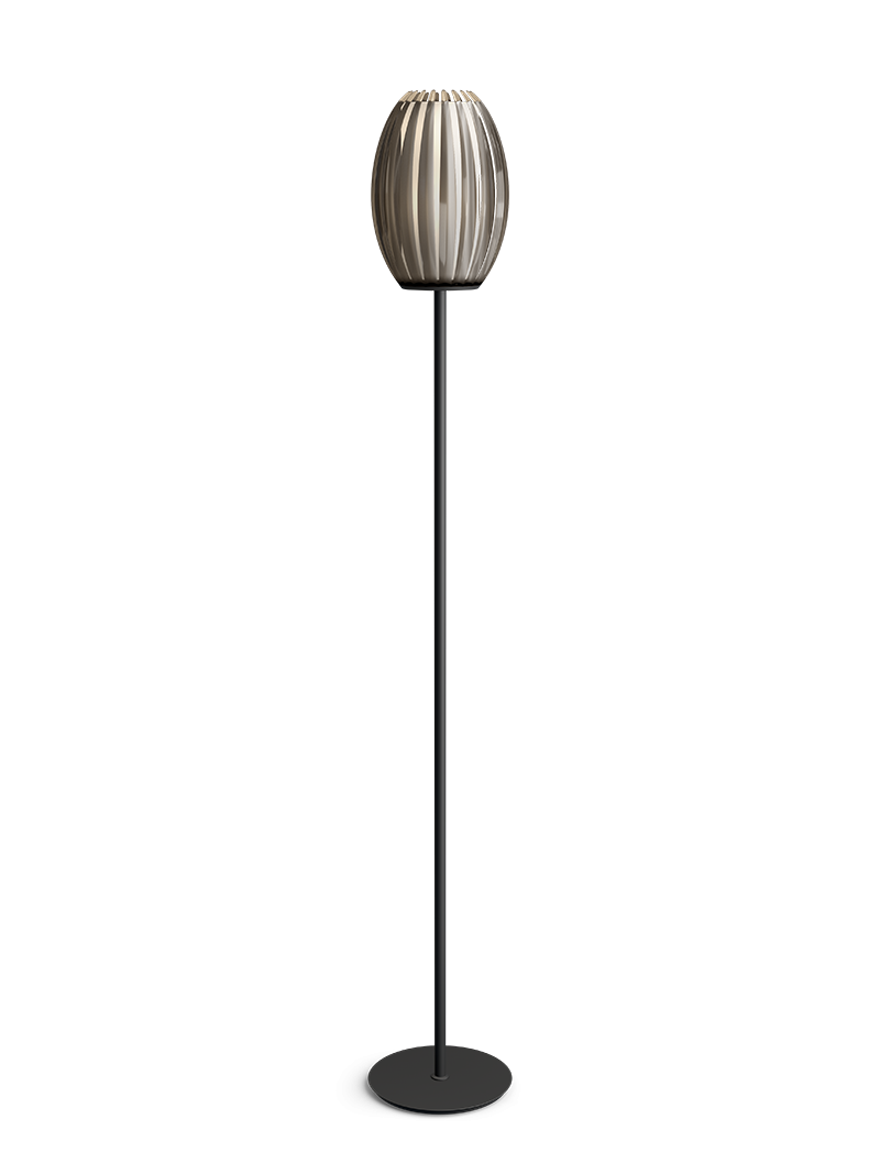 Lampadaire Tentacle base en métal Noir avec abat-jour en acrylique au design contemporain par Herstal