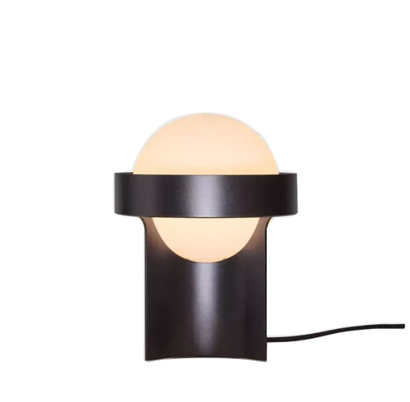 Lampe à poser Loop base en aluminium anodisé avec abat-jour en verre au design contemporain par Studio Tala x Tala