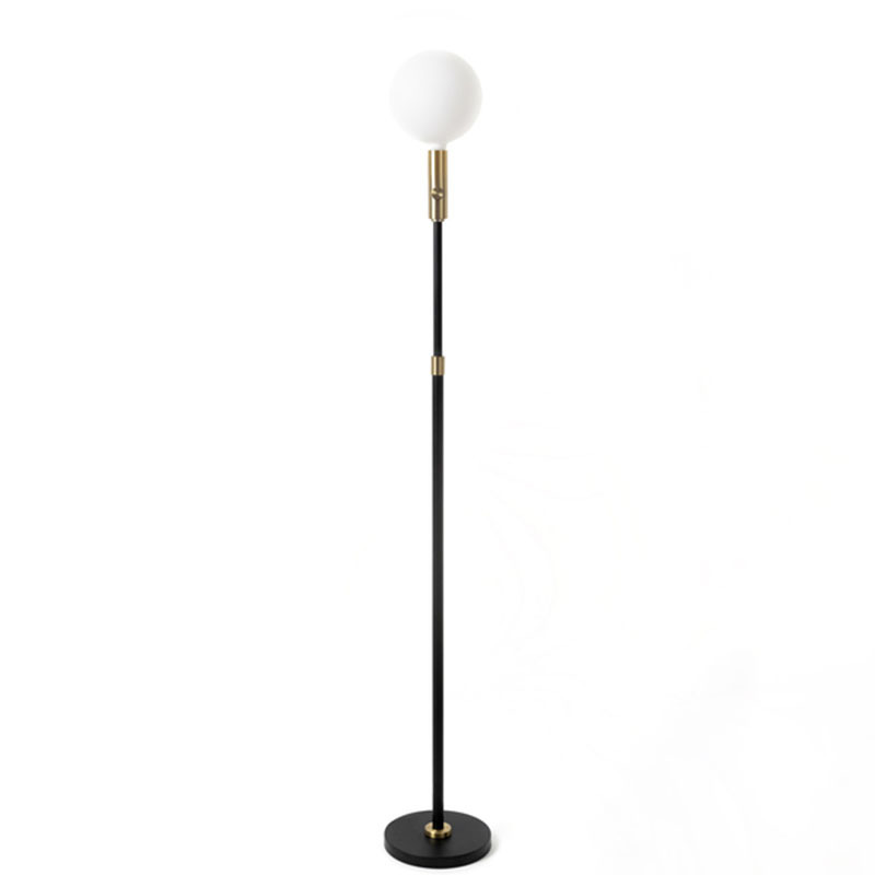 Lampadaire Poise ajustable base en acier avec abat-jour en verre au design contemporain par Studio Tala x Tala