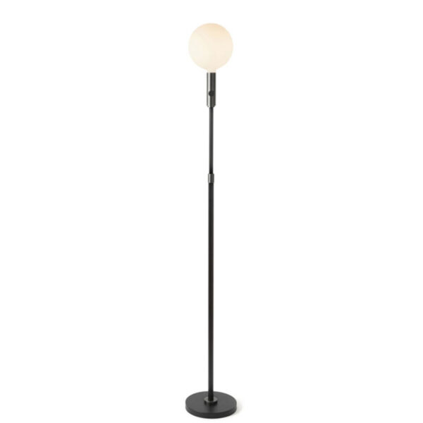 Lampadaire Poise ajustable base en acier avec abat-jour en verre au design contemporain par Studio Tala x Tala
