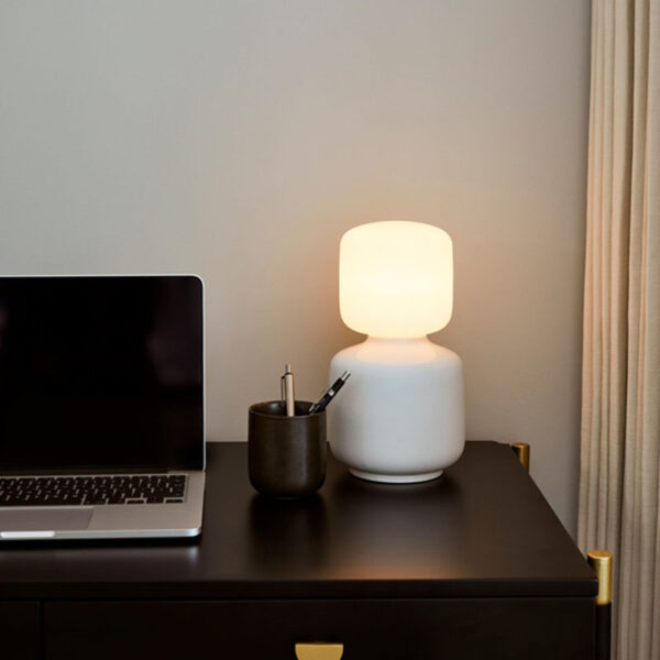 Lampe à poser Reflection base en porcelaine de David Weeks au design contemporain x Tala