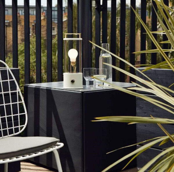 Lampe à poser portable The Muse au design contemporain de Farrow & Ball x Tala