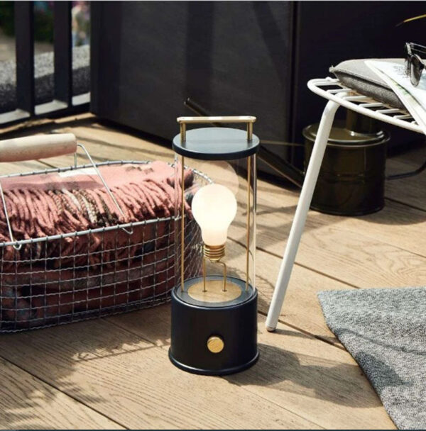Lampe à poser portable The Muse au design contemporain de Farrow & Ball x Tala