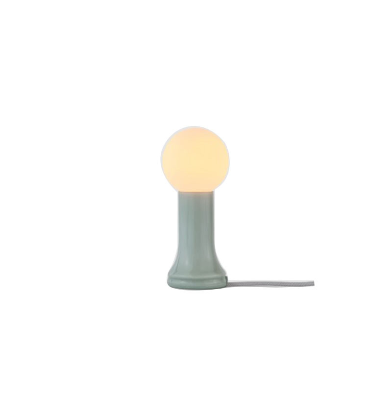 Lampe à poser Shore base en forme de bouteille et abat-jour en verre recyclé au design contemporain x Tala