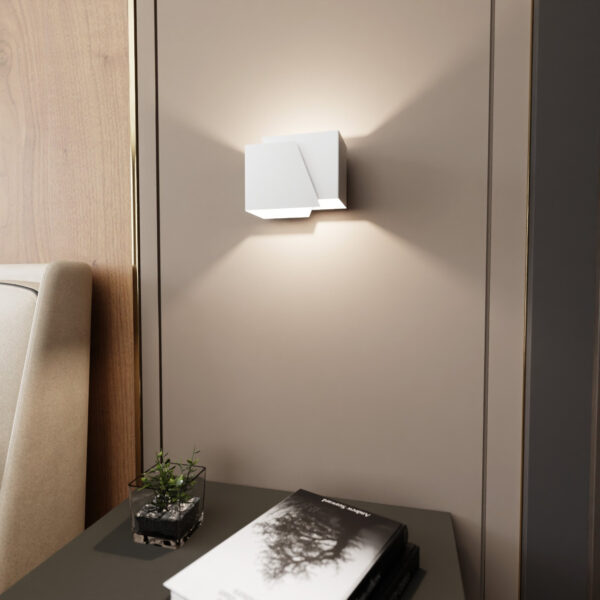 Applique Frost base en métal au design contemporain par Emibig