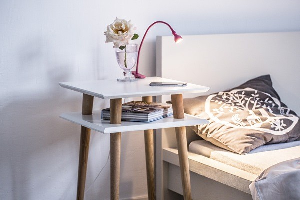 Table basse en bois Square high par Magdalena Garncarz et Szymon Hanczar